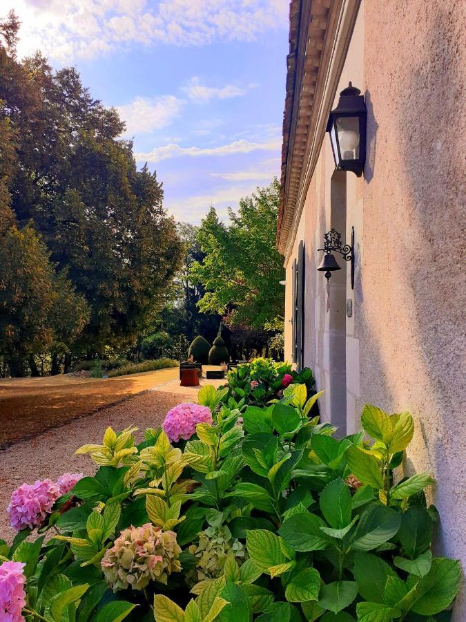 Domaine De La Limetiere Hotel Neuvy-le-Roi Exterior photo